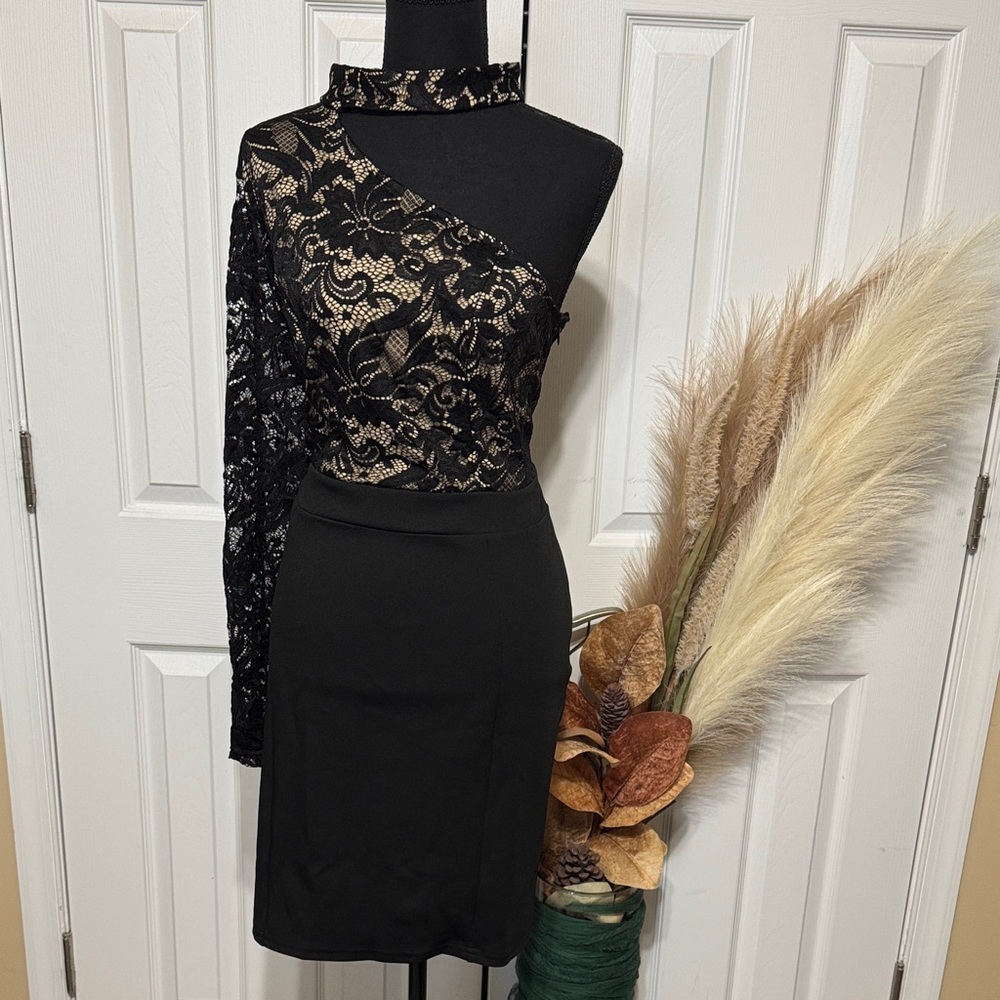 VENUS Black and Gold One-Shoulder Lace Dress